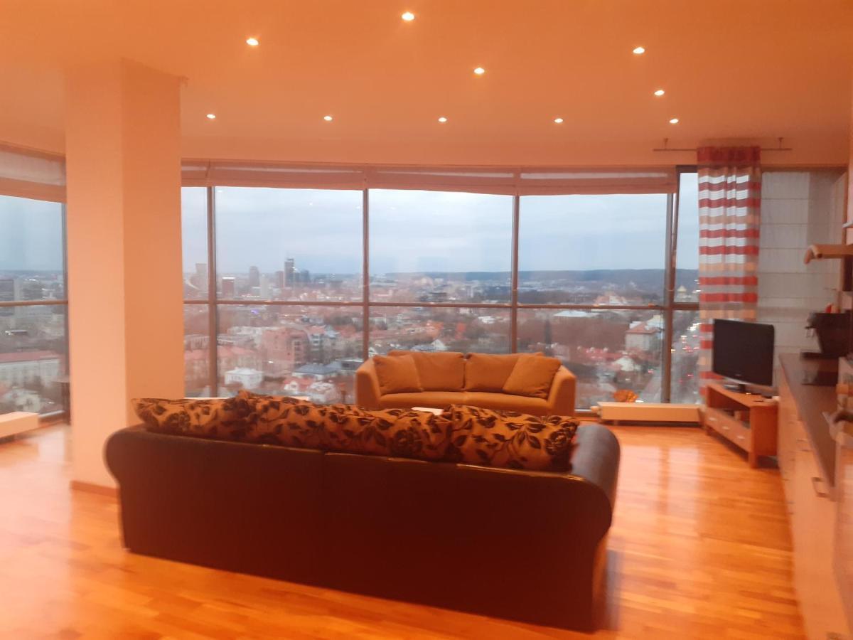Luxury Apartment In Skyscraper Vilnius Exterior photo