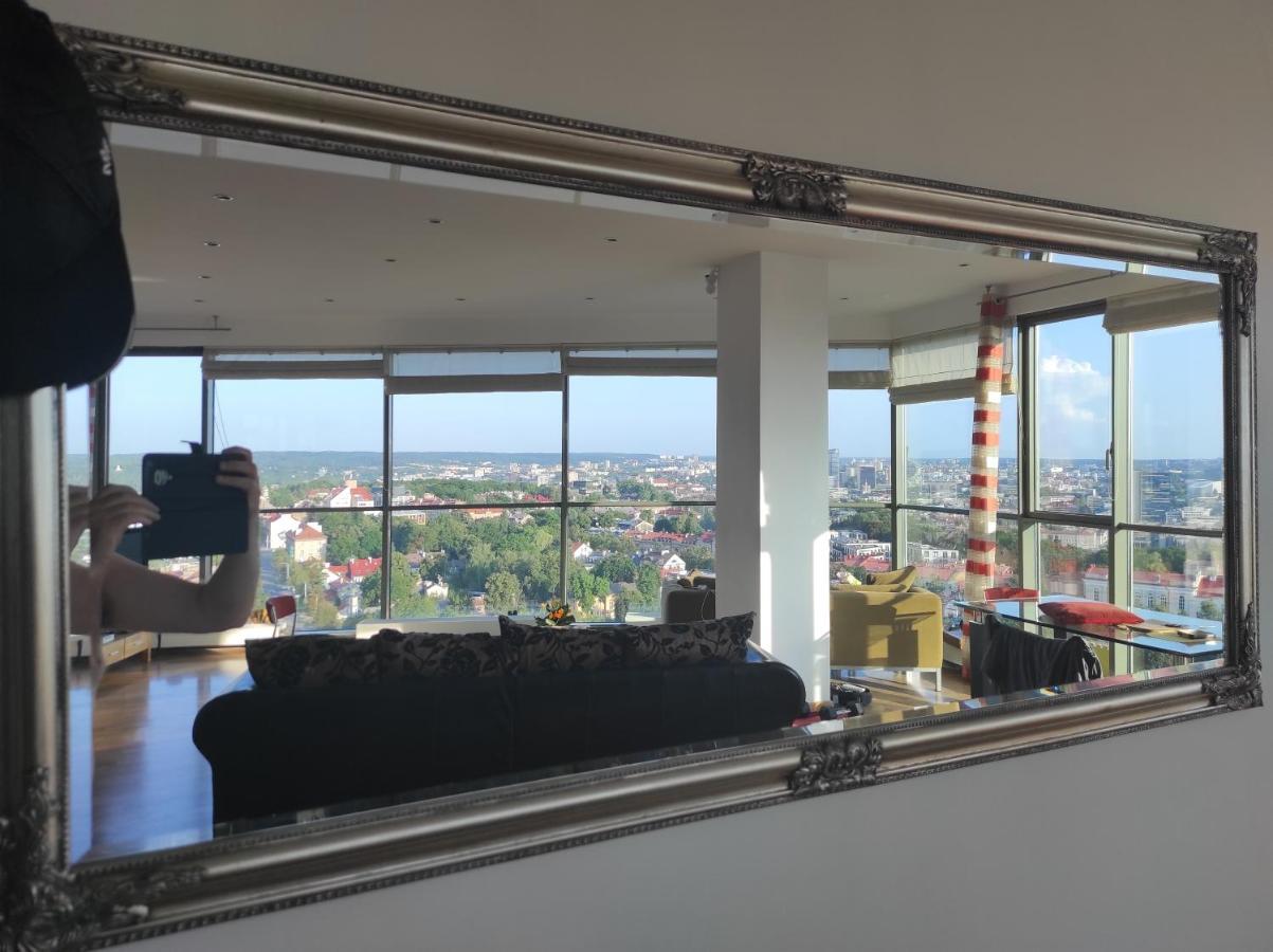 Luxury Apartment In Skyscraper Vilnius Exterior photo