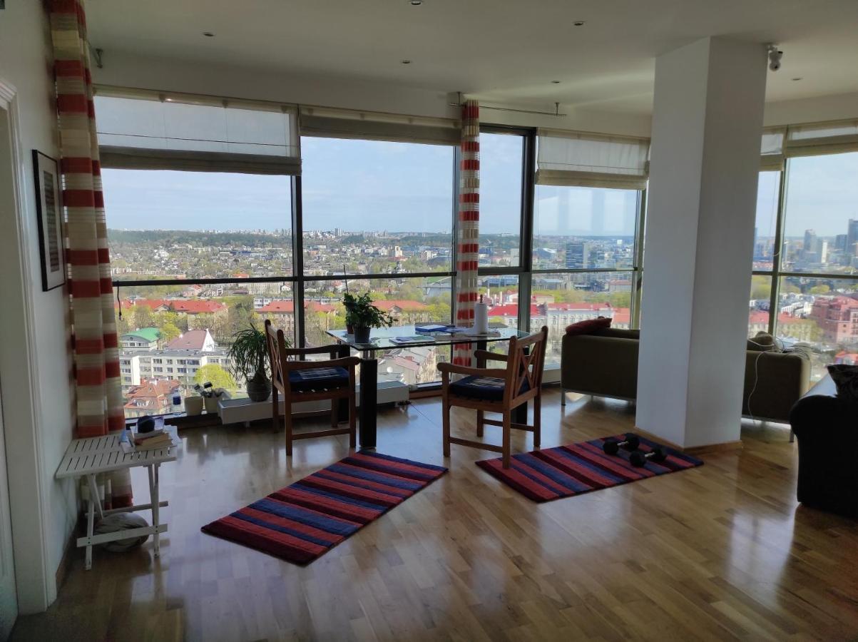 Luxury Apartment In Skyscraper Vilnius Exterior photo