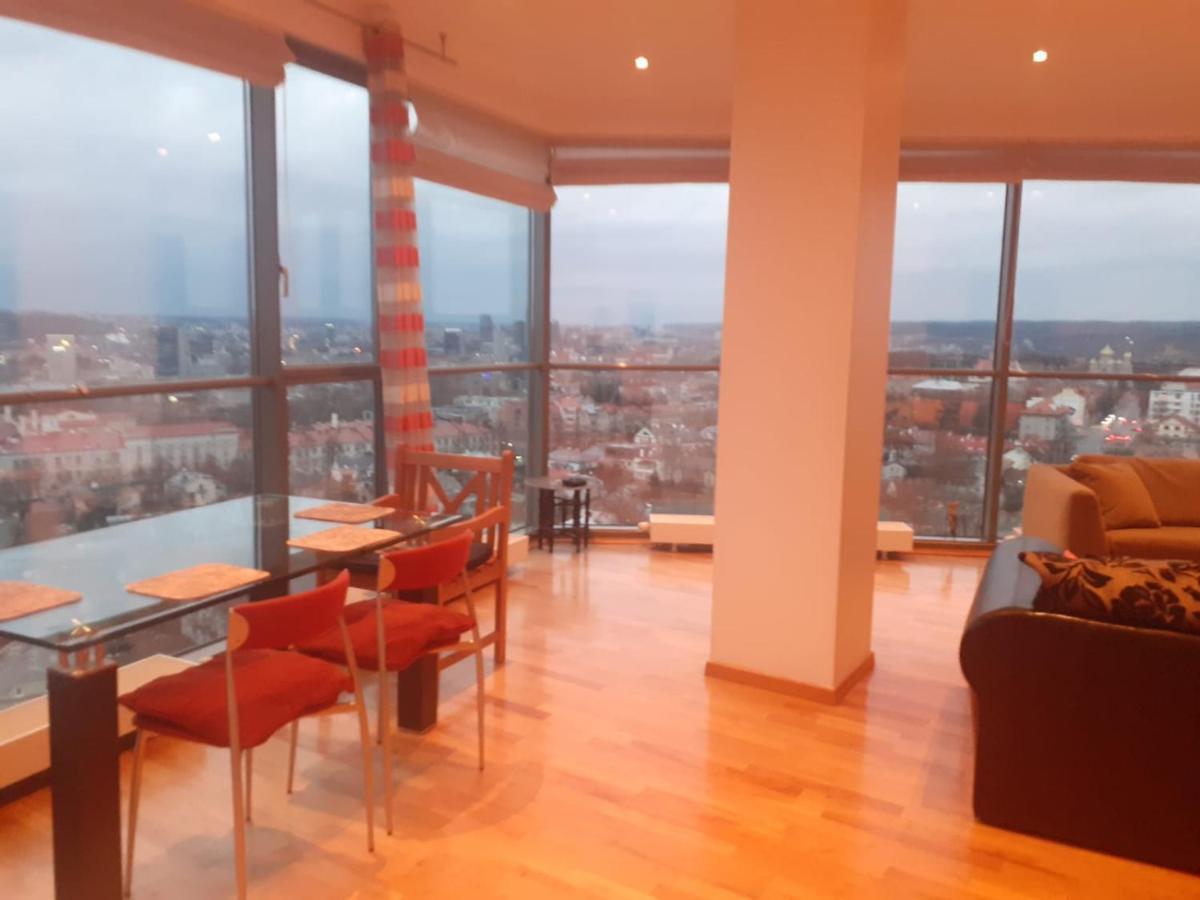 Luxury Apartment In Skyscraper Vilnius Exterior photo
